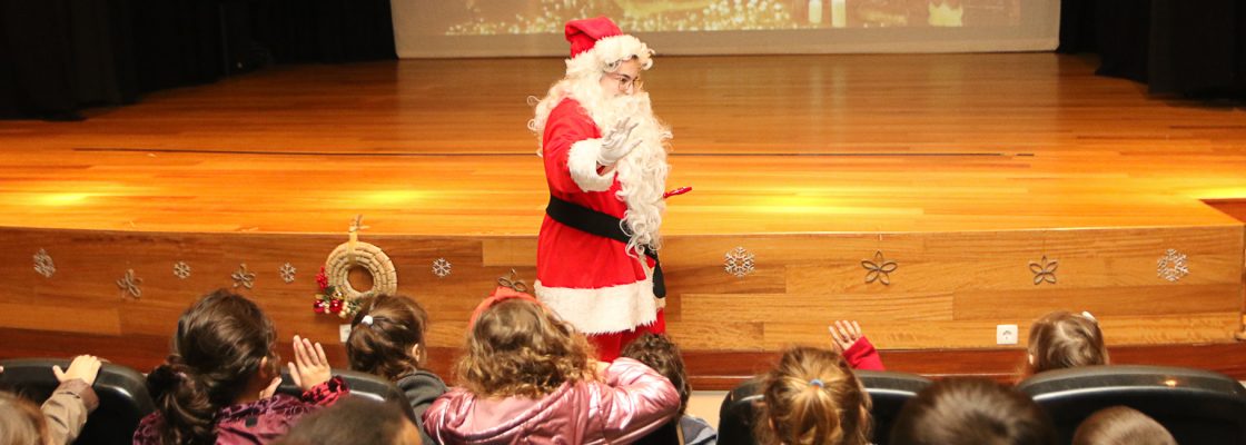 Festa de Natal: Município levou cerca de 725 crianças ao cinema