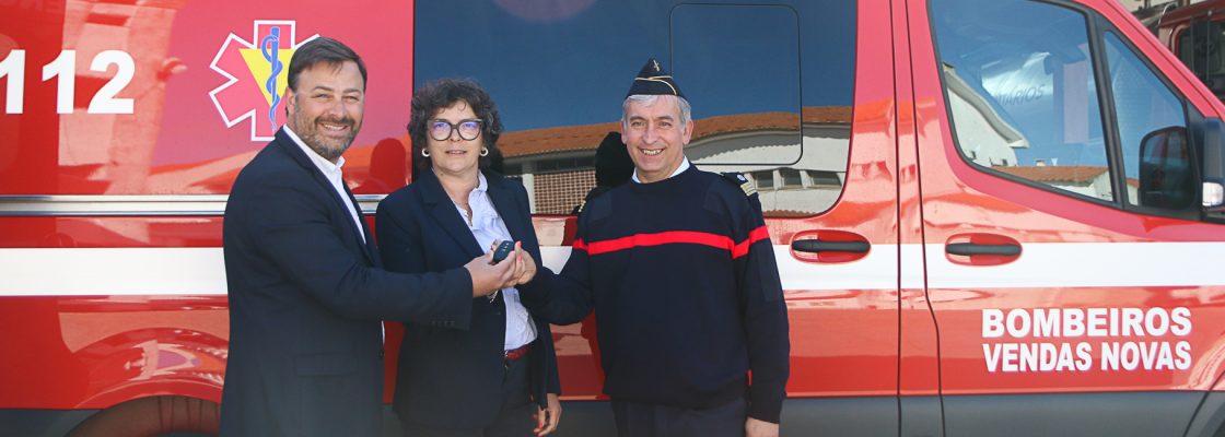 Município oferece nova ambulância aos Bombeiros Voluntários