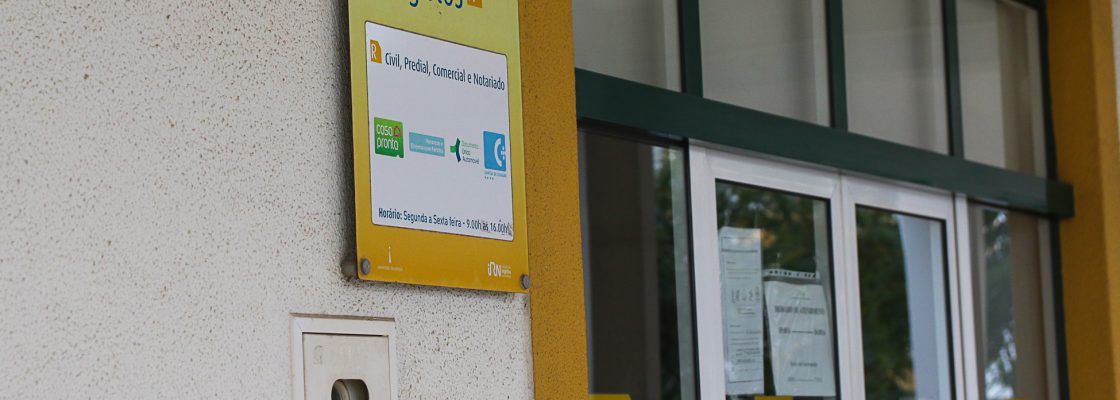 Presidente da Câmara recorre à Ministra da Justiça para resolver os encerramentos recorrentes ...