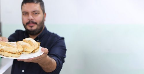Município convida Ministro para comer bifanas em Vendas Novas, mas só se conseguir agendar lugar no comboio